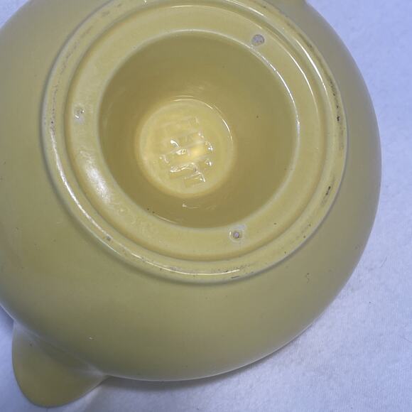 Vintage Ceramic Hand Juicer Pitcher Buttercream Yellow Unknown Maker - Picture 4 of 5
